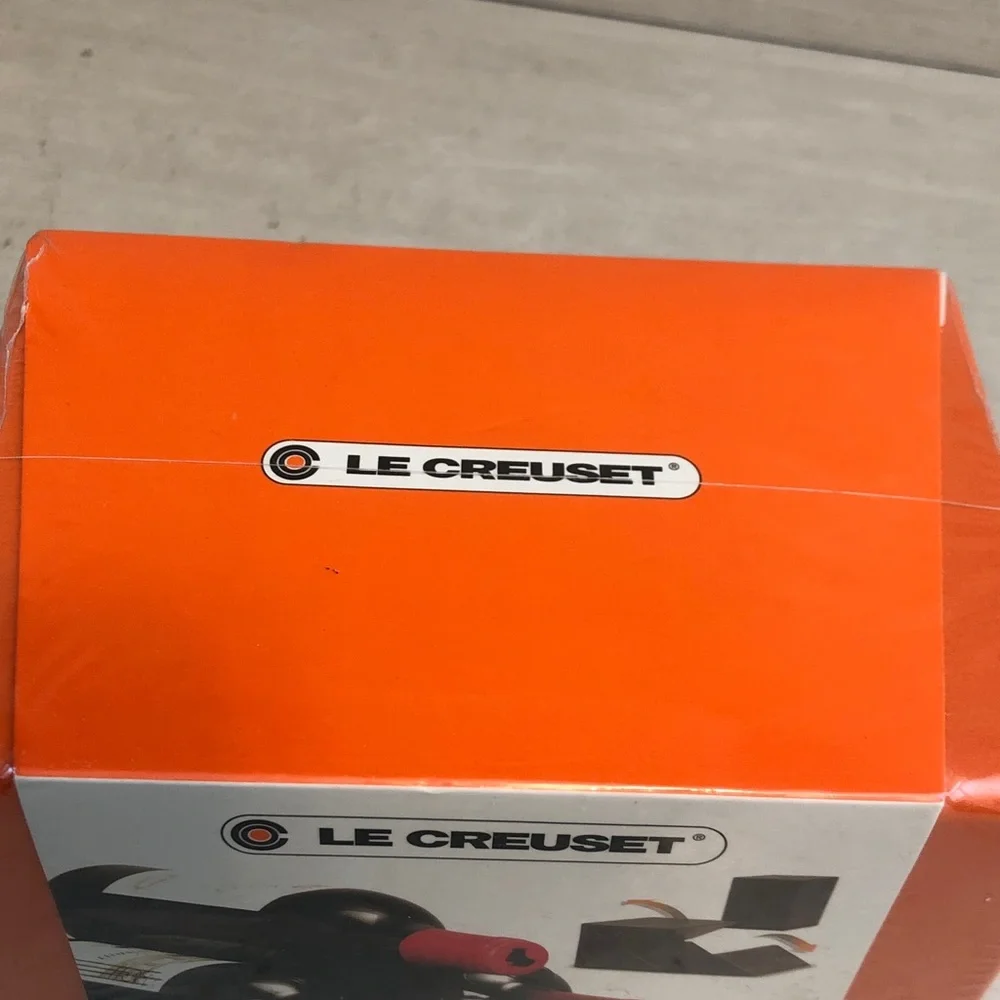 Le Creuset Wine Bottle Rest Orange Fold Out Wine Rack NEW NIB